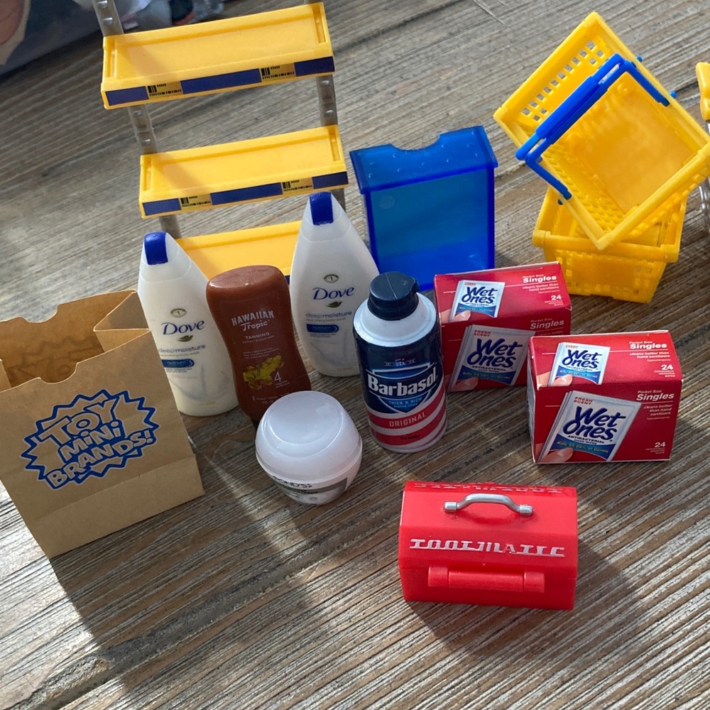 Mini brands bundle - Picture 4 of 15